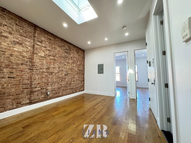 Foto del edificio - 1382 Flatbush Ave