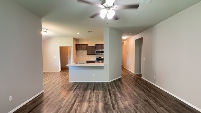 Building Photo - Welcome to this beautiful 3-bedroom, 2-bat...