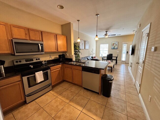 Building Photo - Fully Furnished 3-Bedroom/3-Bath Townhome