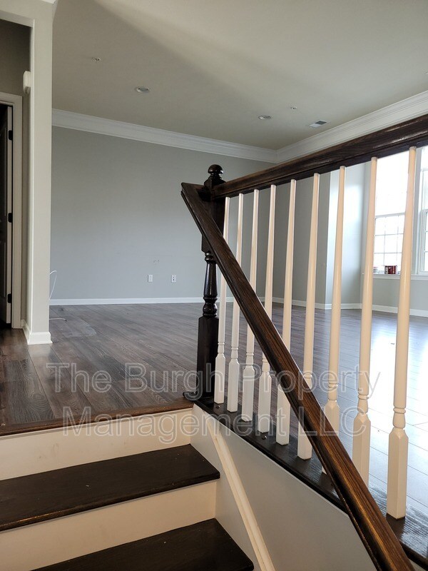 Building Photo - 335 Arrowwood Ln