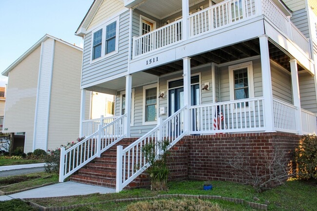 Building Photo - Welcome to this stunning 3-story Beach Cot...