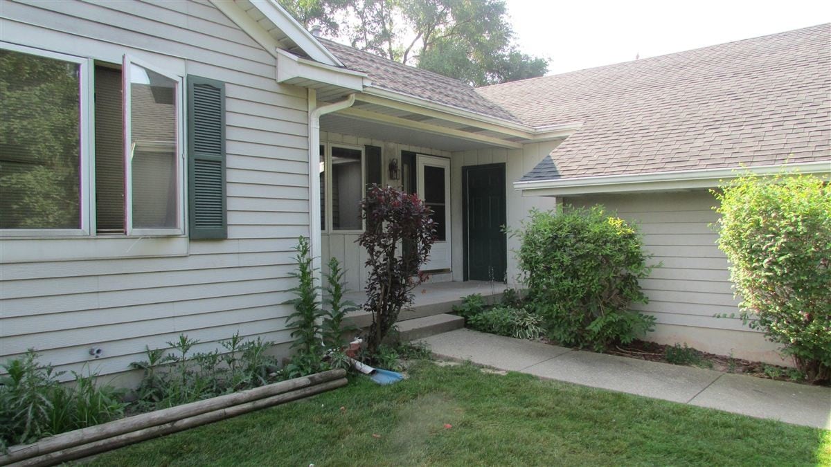 2136 Breton Rd SE, Grand Rapids, MI 49546 Townhome Rentals in Grand Rapids MI