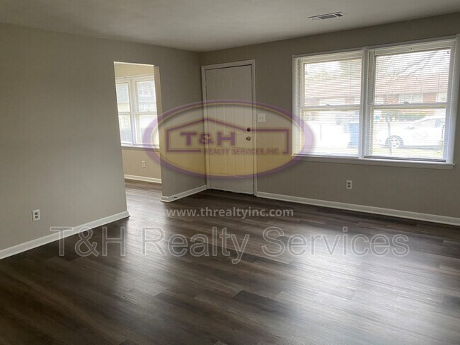Building Photo - 4418 Hilltop Way
