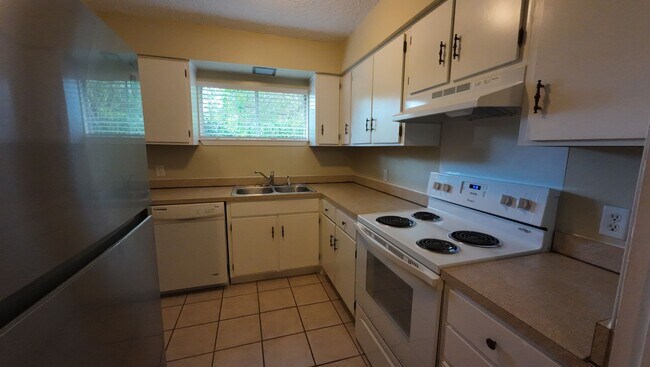 Foto del edificio - 6527 Old Shell Rd