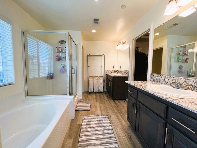 Building Photo - 2331 Vineyard Ct