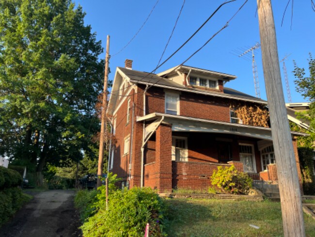 Building Photo - 1010 15th St NW