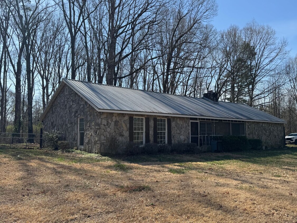 Primary Photo - Spacious 3-Bedroom Home in Nicholson, GA