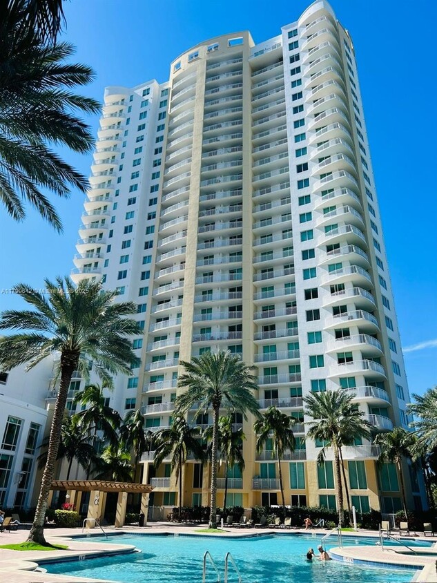 Primary Photo - 1745 E Hallandale Beach Blvd