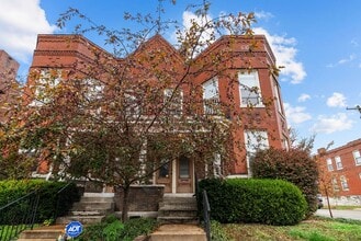 Building Photo - 3901 Botanical Ave