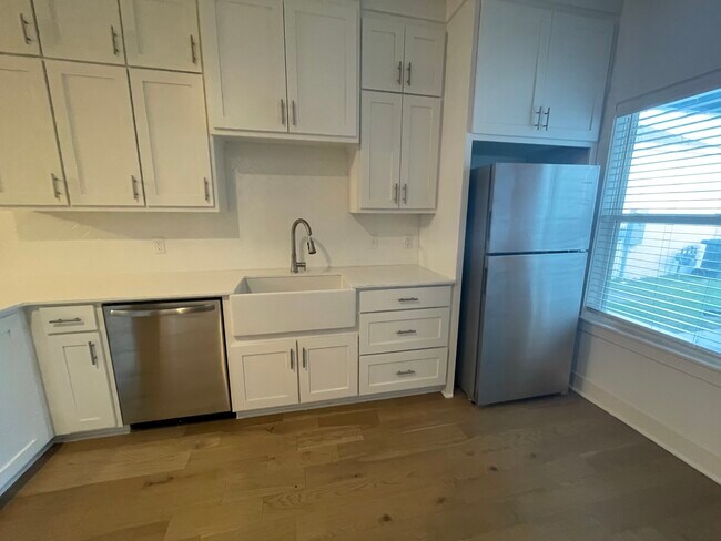 Foto del edificio - 2315 E Amherst Aly