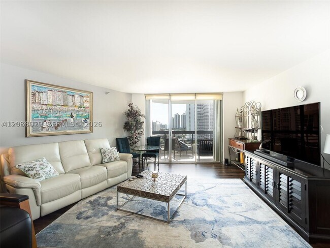 Foto del edificio - 3500 Mystic Pointe Dr