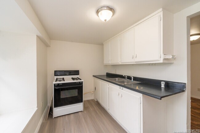 Foto del edificio - 6950 Lark Haven Ln