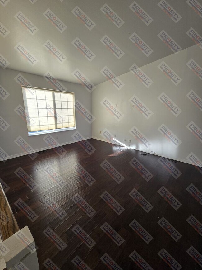 Building Photo - Single Family Home with 4 Bedrooms