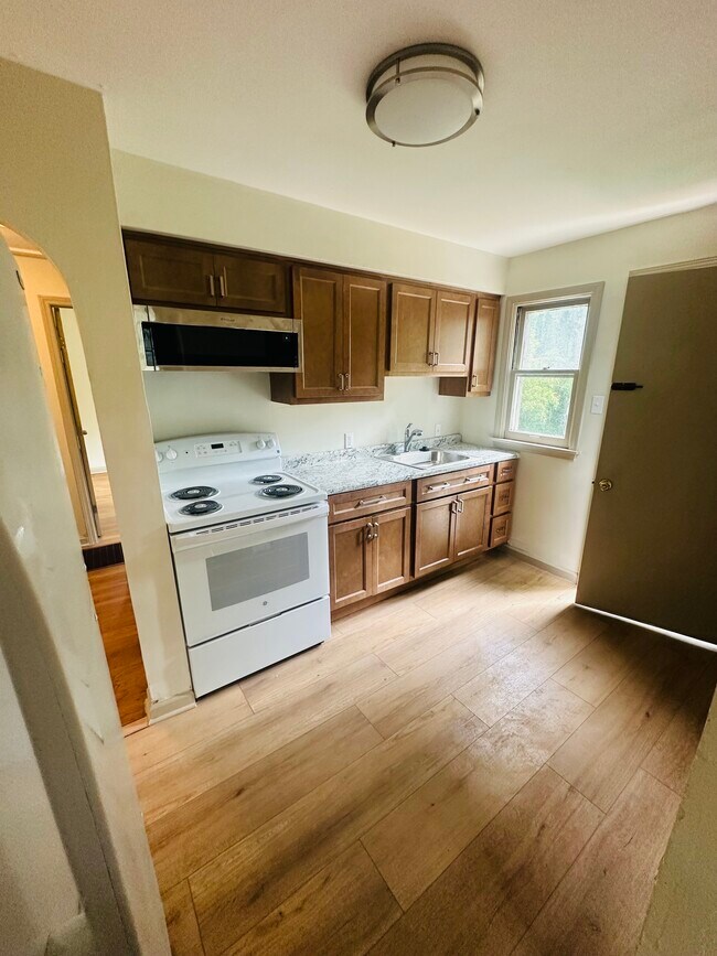 Foto del edificio - 7806 Underhill Dr