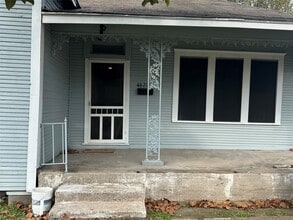 Building Photo - 4621 Davenport St