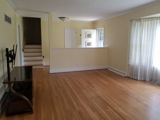 Building Photo - Starmount Beauty for Rent