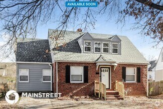 Building Photo - 4437 Gladstone Blvd