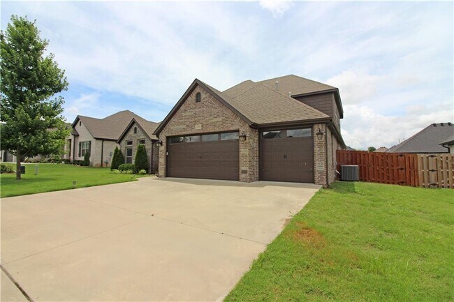 Building Photo - 1710 Grace Pl