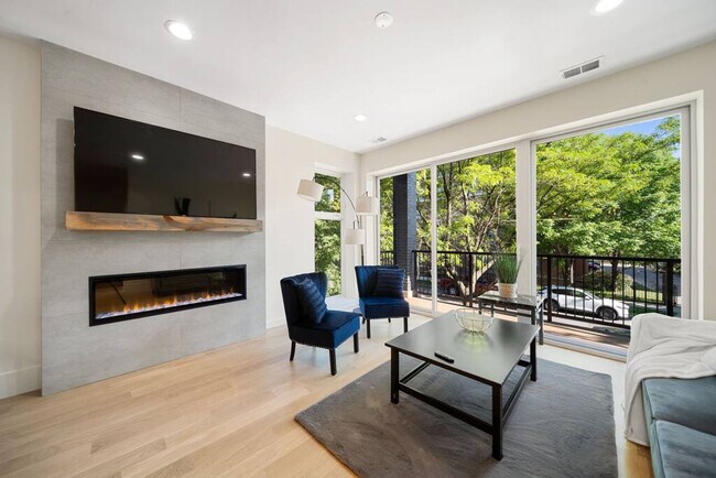 Foto del edificio - 2110 W Washington Blvd