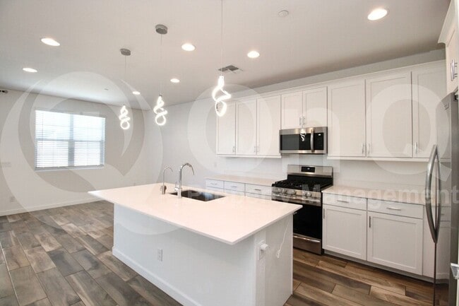 Building Photo - 669 S Avocet St