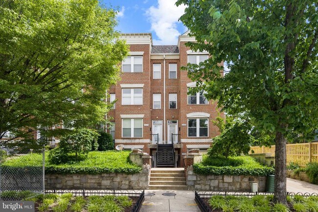 Building Photo - 606 Kentucky Ave SE