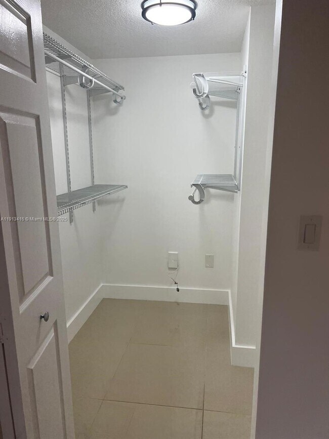 Foto del edificio - 2630 SW 28th St