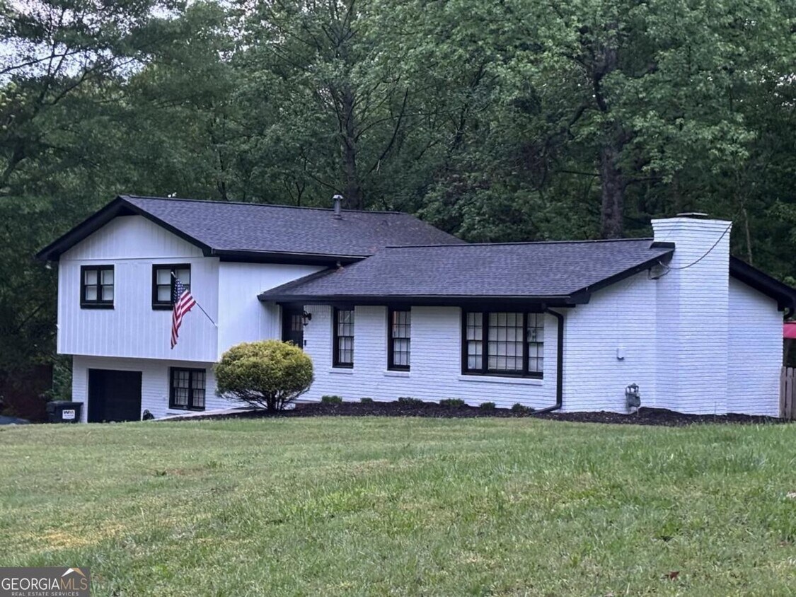 Primary Photo - 140 Timberland St