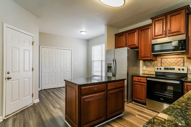 Building Photo - 200 Gooseberry Dr