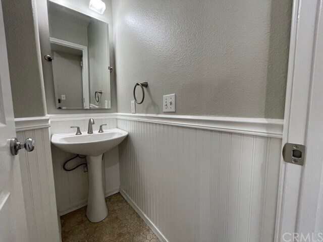 Building Photo - 5 Haley Ct