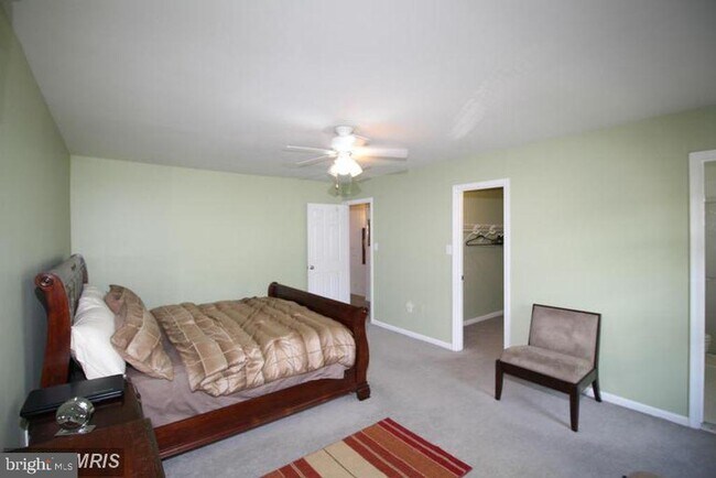 Building Photo - 6409 Seven Oaks Dr