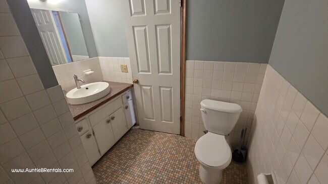 Foto del edificio - 3 Bedroom 1 Bath Multiplex Unit #3 – Columbia Heights