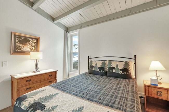 Foto del edificio - FREE MONTH RENT w/ 1 Year Lease - 3rd floo...
