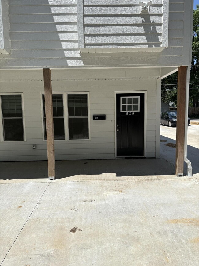 Building Photo - 708 N William St
