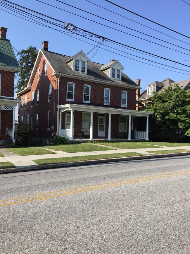 Building Photo - 217 E Middle St