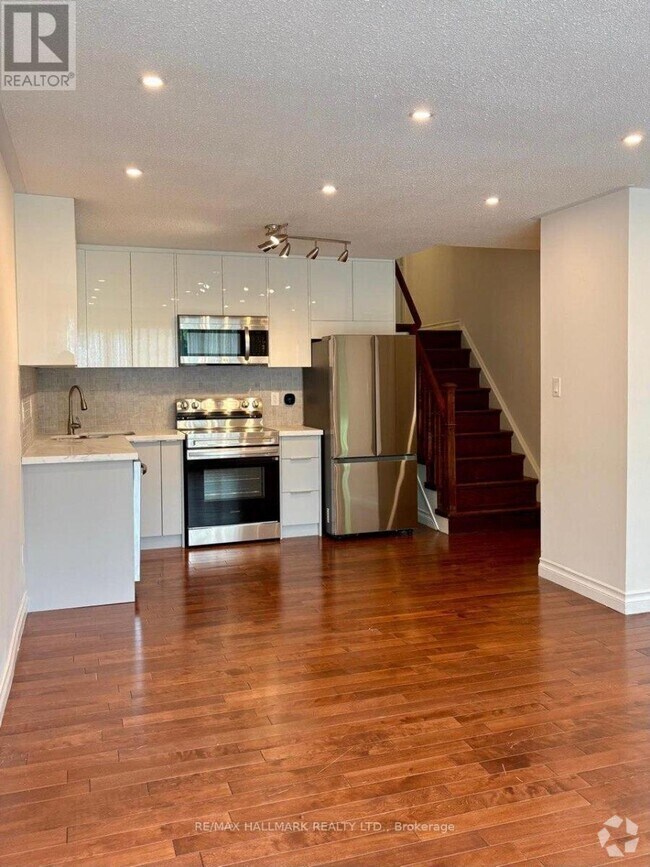 Building Photo - 33 Angus Dr