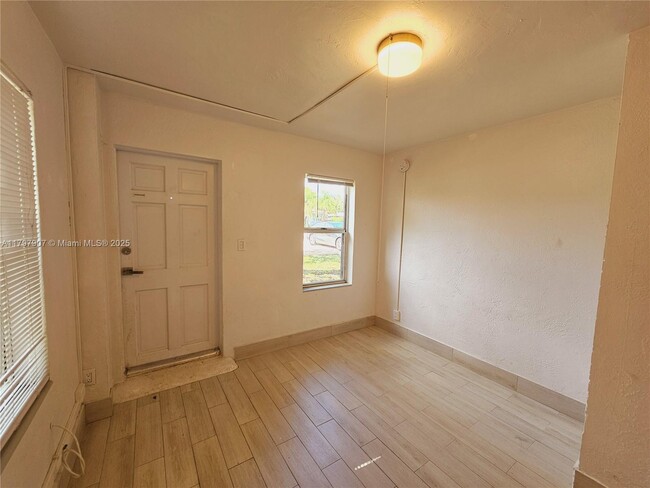 Building Photo - 26 SE 13th Terrace