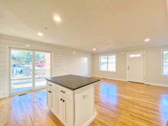 Building Photo - 138 Elm St