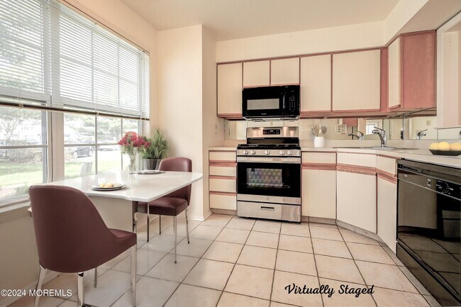 Foto del edificio - 311 Towne Dr