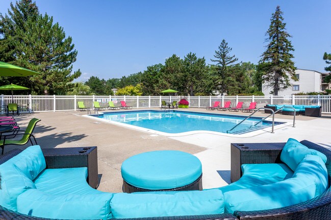 Sterling Lake Apartments &amp; Townhomes Apartments Sterling