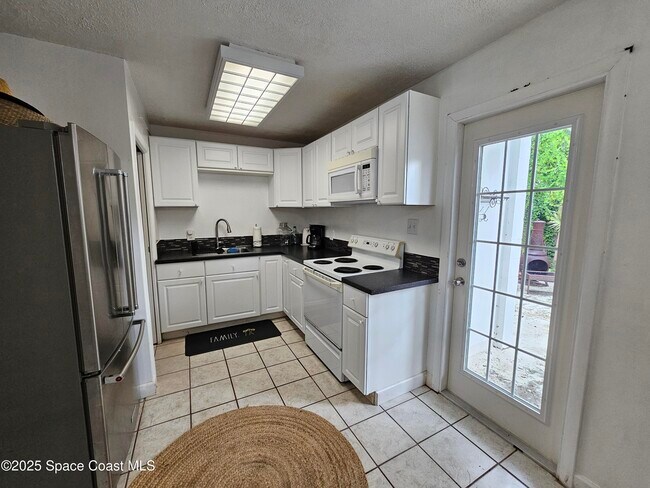 Foto del edificio - 240 Canaveral Beach Blvd