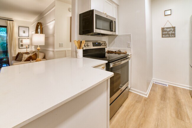 Building Photo - 2743 Forest Ridge Dr