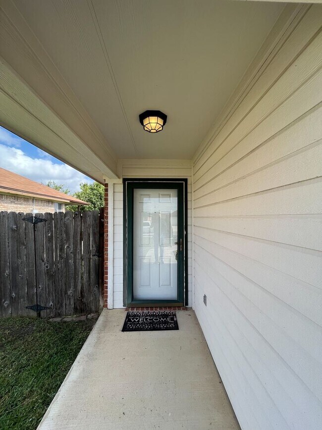 Foto del edificio - Available NOW  This home is centrally loca...