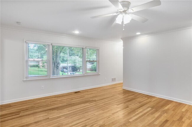 Building Photo - 3659 Admiral Dr
