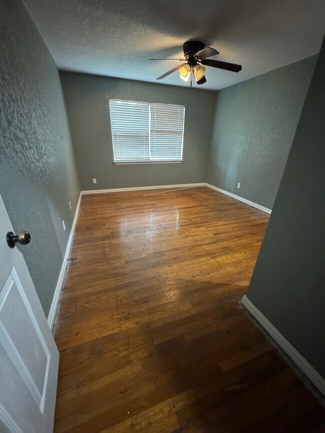 Foto del edificio - 1713 Bingham Ave