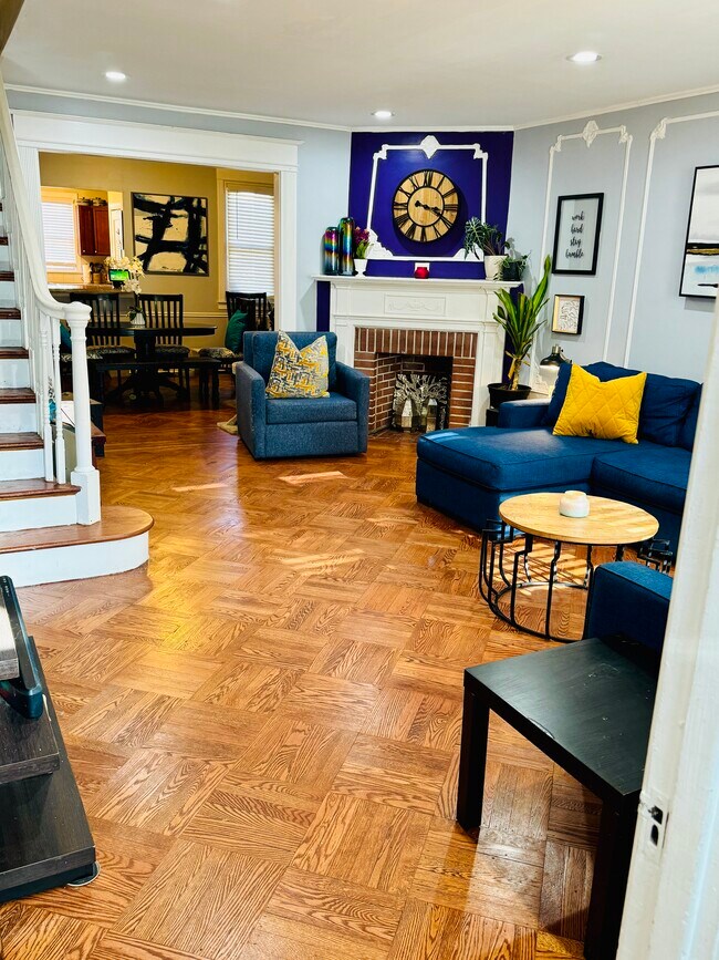 Foto del edificio - 2125 N Hobart St