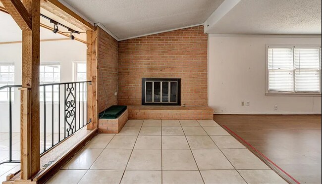 Building Photo - 310 S Sooner Rd