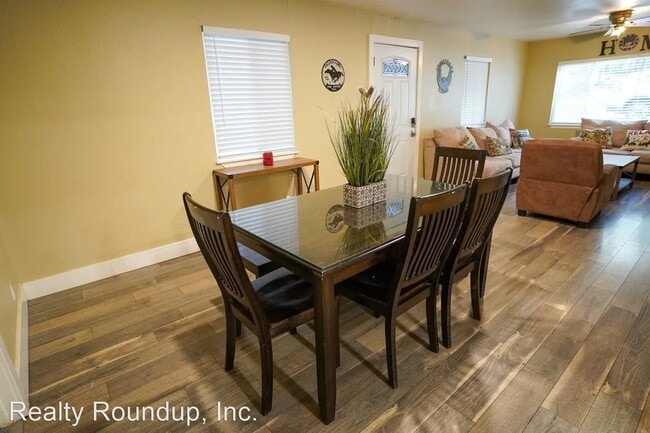Building Photo - 2 br, 1.5 bath House - 2934 Alder Dr