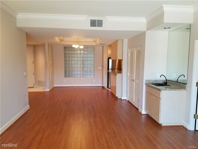 Foto del edificio - 390 S Sepulveda Blvd