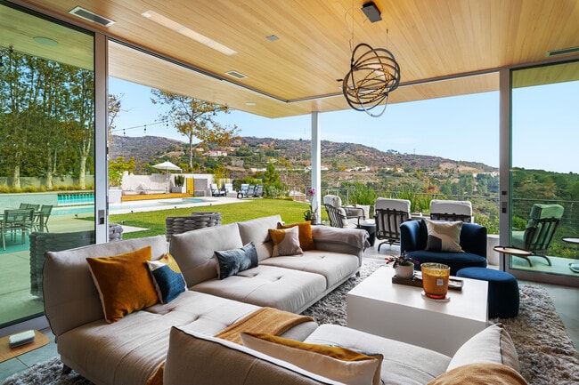 Building Photo - 2344 Banyan Dr