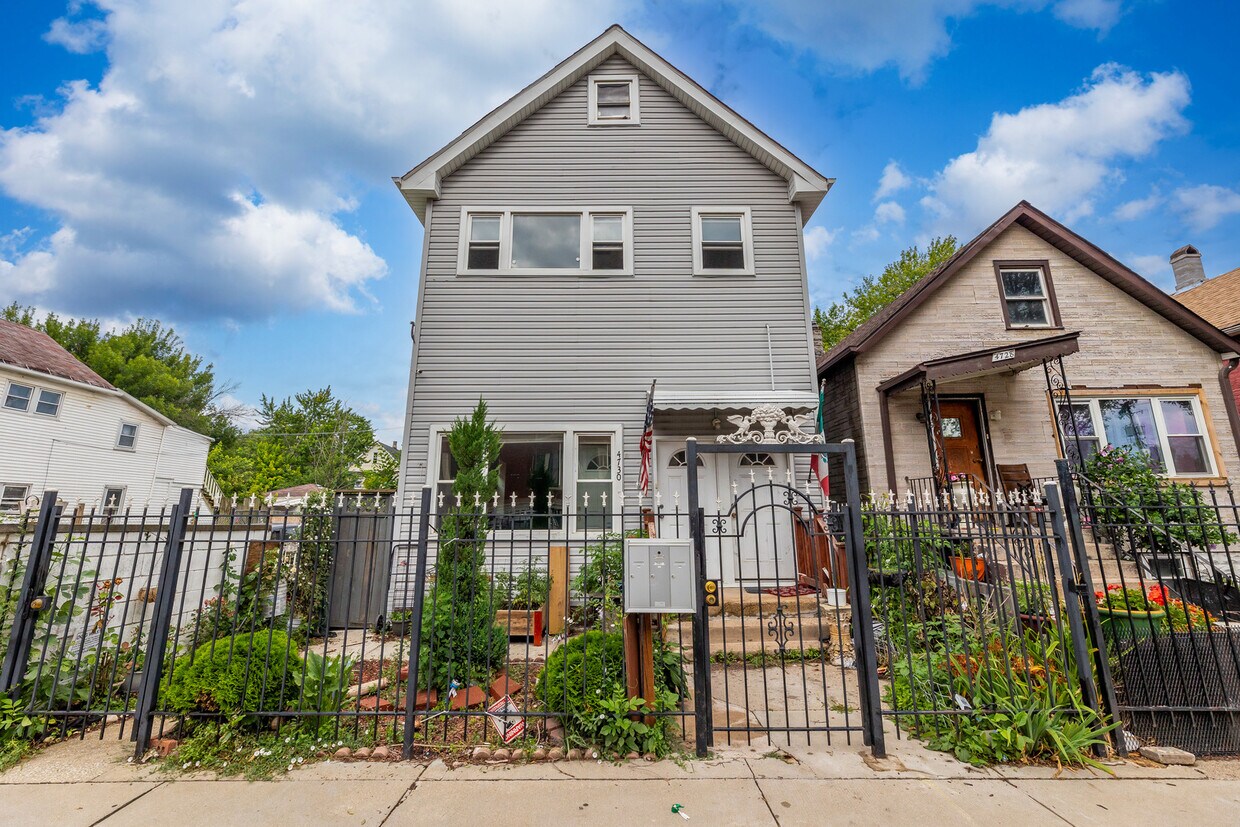 Primary Photo - 4730 S Bishop St